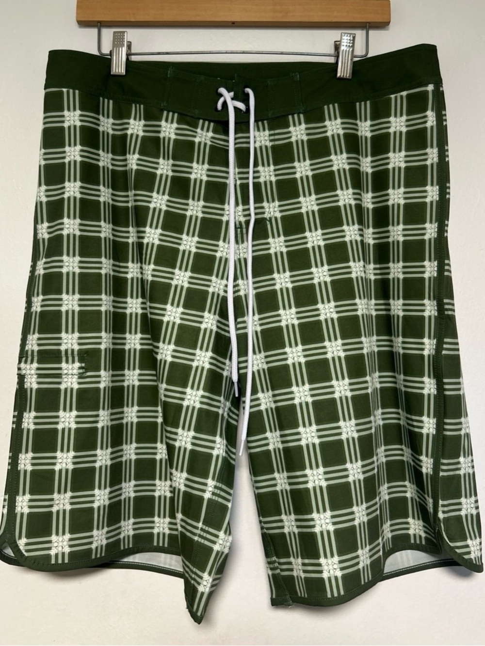 2BDesired Men's Green Quilt Board Shorts 34 Swim Trunks